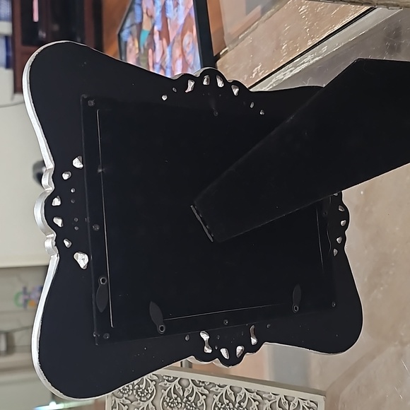 4.5 x 7 picture frame. Like new - Picture 4 of 4